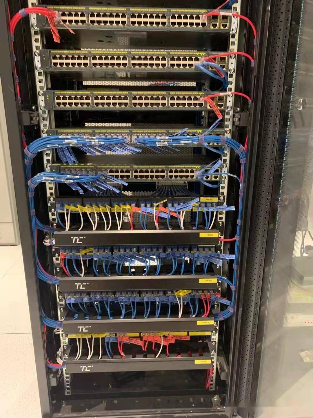 弱電工程網(wǎng)絡(luò)機柜理線方法與施工流程詳解
